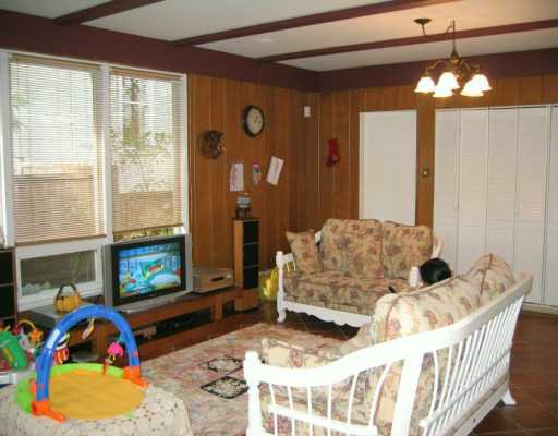 FamilyRoom.jpg